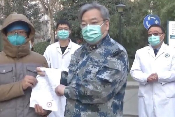 虽然治愈出院患者重新感染肺炎是小概率事件，但为何有了抗体还会感染？