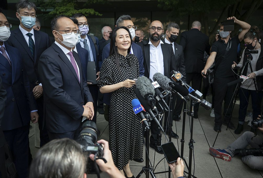 孟晚舟的胸前戴着国旗徽章，你注意到这个细节了吗？