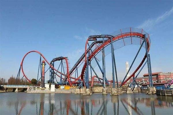 70岁大爷坐了8000次过山车，老大爷为何如此热衷于坐过山车？