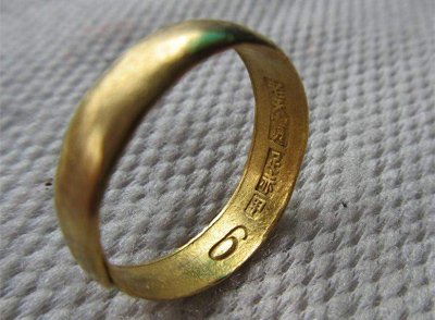一个金戒指大概多少钱
