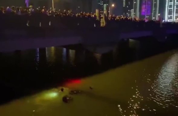 德阳一轿车坠河车内夫妻遇难，警方是如何通报的？