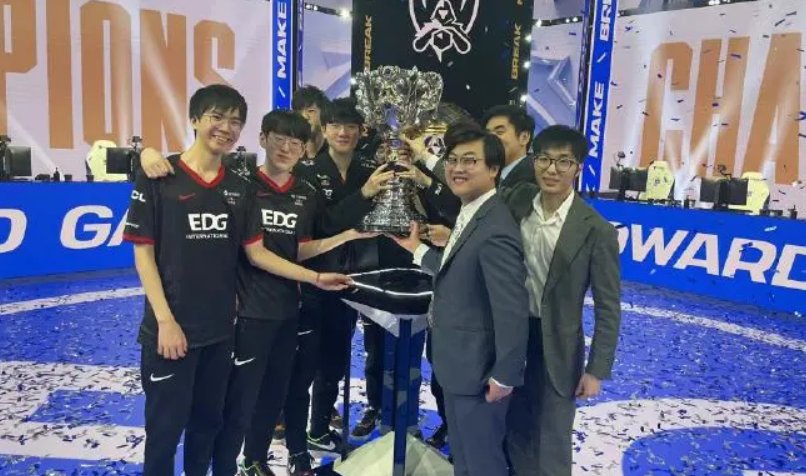 从垫底到登顶联盟第一，深圳V5强势横扫EDG，双方的实力差距有多大？