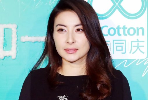 郭晶晶为何轻松获得豪门认可、带你看看她回娘家、就清楚了？