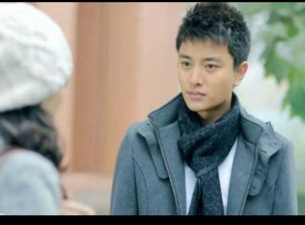 贾乃亮陪妈妈逛街出手阔绰，他现在的状态是否打破了外界的讨论？