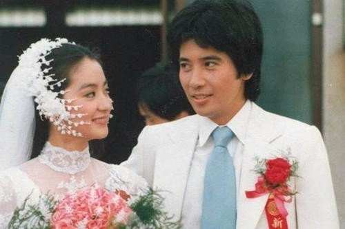 65岁林青霞主动亲吻年下型男,凭什么被嘲“人老心不老”?