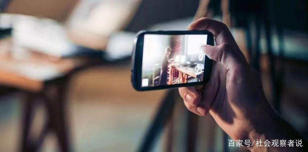 23岁网红吊塔女司机小邱妹不幸离世，生前视频记录了整个经过，你怎么看？