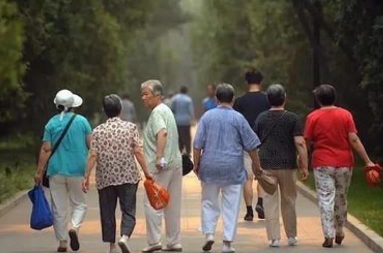 老伯网恋被90后情侣骗60多万，到底发生了什么事情？