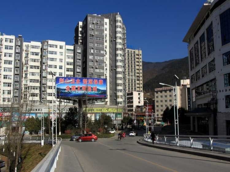 在小县城适合女性开的店有哪些