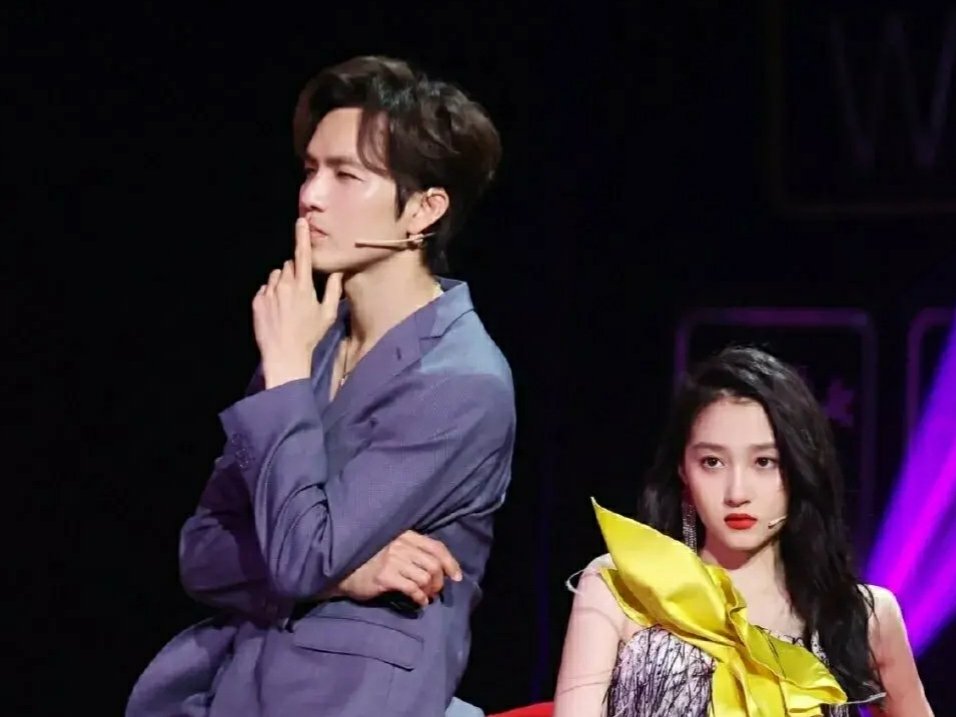 关晓彤钟汉良唱跳处处吻，二人这次的合作怎么样？