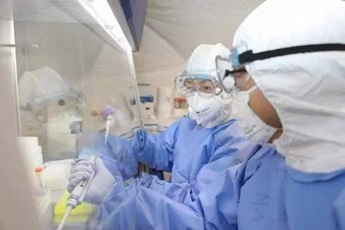 西班牙诞生世界首个带新冠抗体婴儿，怀孕接种疫苗是否变的可行？