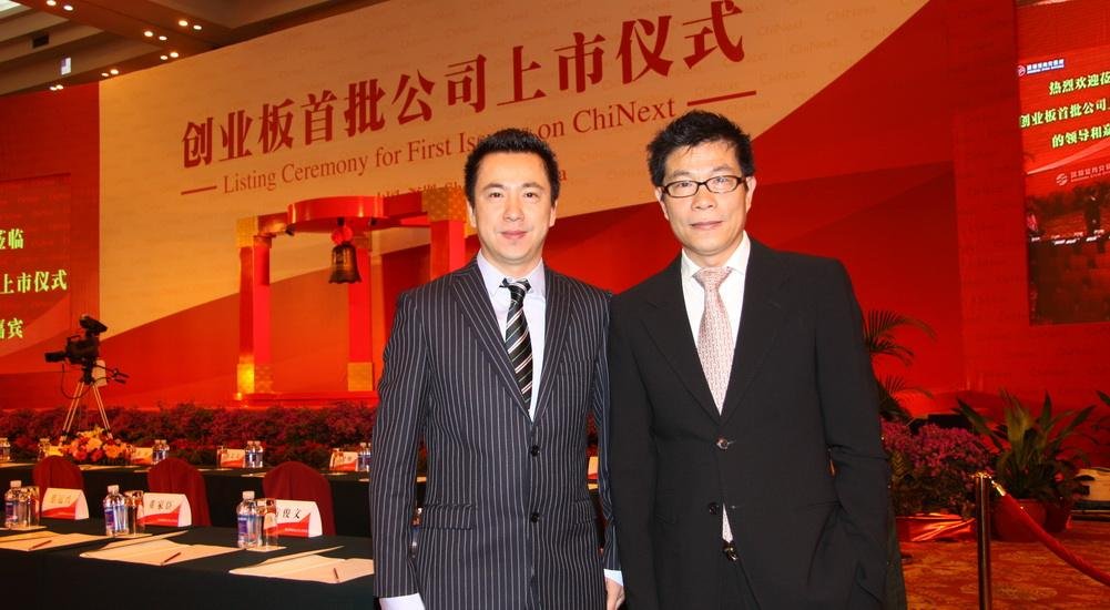 《八佰》票房火爆，华谊兄弟实施“霸王条款”，激怒中小影院老板，咋回事？