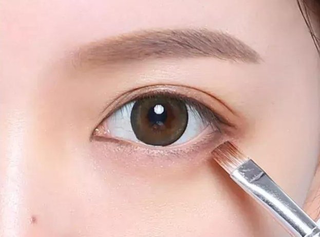 下面是派对妆，派对妆有什么特点？