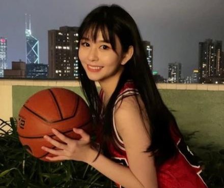 邱淑贞21岁女儿晒近照，如今她的生活状况怎么样？