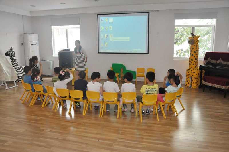 6岁女娃如何教科书式报警救了醉酒爸爸?