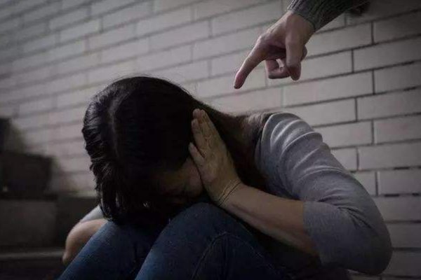 “浪迹情感”从疯狂涨粉到被封不过24小时,“PUA教父”是怎么回事?