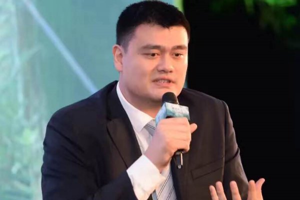 姚明的三遍“全靠自己”点醒队员，你认为姚明是个好领袖吗？