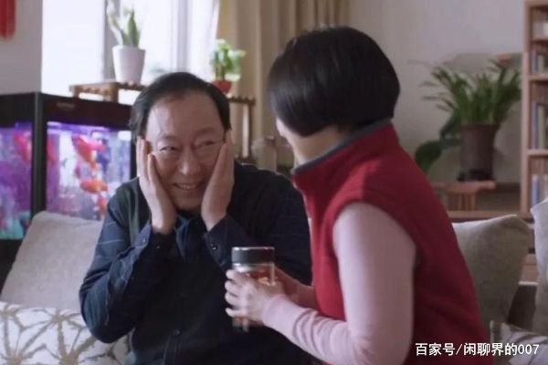 85岁大爷恋上小保姆,要卖房产做聘礼,相差40岁会有真爱吗?