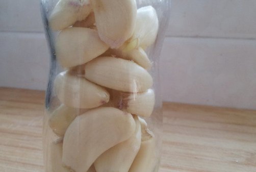 怎样泡腊八蒜又绿又脆？