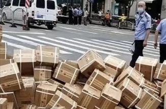 1000多箱茅台翻车了,是什么原因导致翻车?