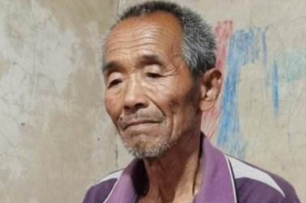 顶替农家女上学者拒不道歉,单位解聘学历取消的她在坚持什么?