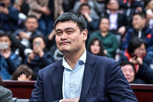 导致广厦男篮被罚100万的“史上最贵海报”到底是怎么回事呢?