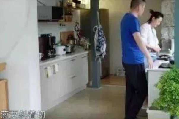 最强舅舅火了，为什么人们认为舅妈才是最美的？