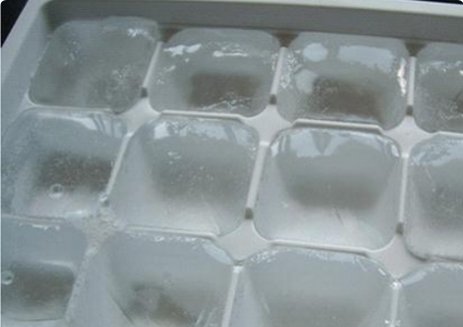 如何在家自制冰块?