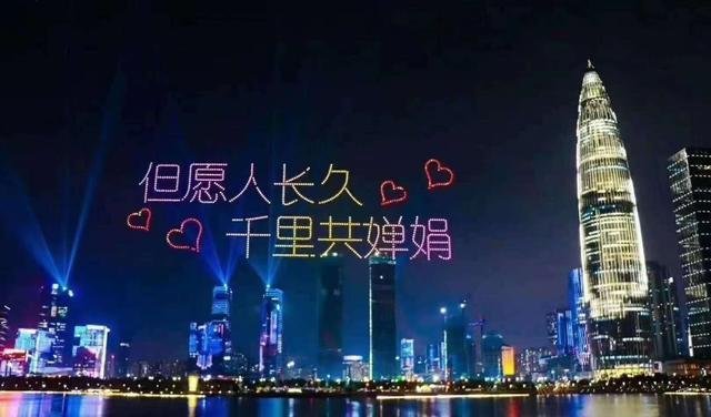 广州灯光秀在夜空拼出钟南山肖像，还变幻了哪些造型？