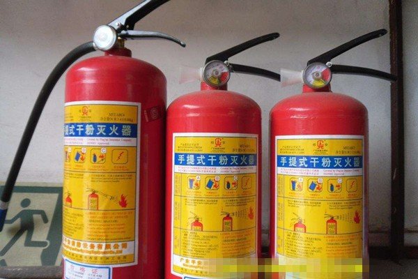 一个灭火器年检要多少钱？