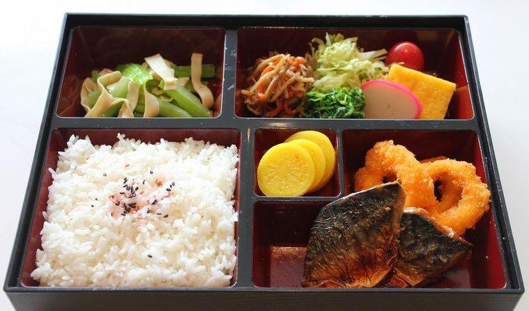 关晓彤2个月午餐打卡,你觉得她的午餐搭配如何?