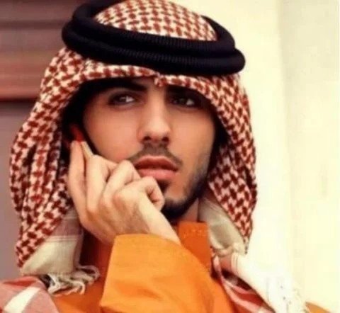 当年那个因长相太帅气,被国家下令赶出国的阿拉伯小伙,如今怎样?