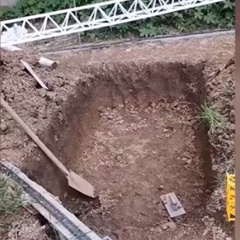 大学生在自家菜地里打造新基建,其目的是什么?