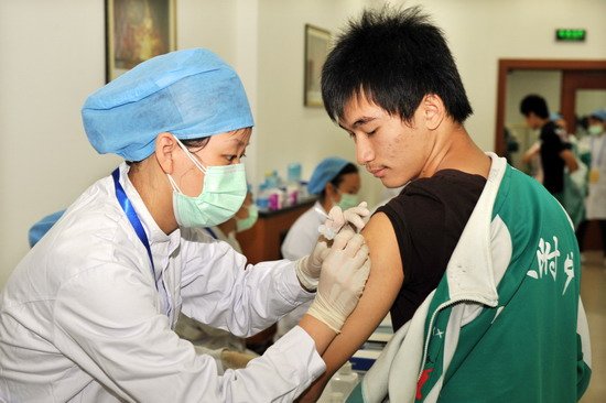 全国新冠疫苗接种剂次超18亿，这一数据说明了什么？