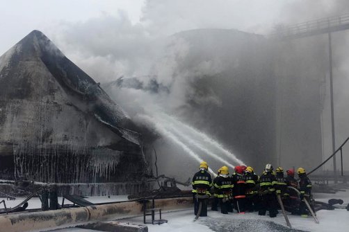 淄博一化工厂爆炸,现场火光冲天,事故发生的主要原因是什么?