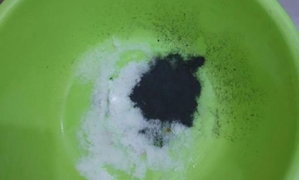 在家中如何使掉色的旧衣服翻新