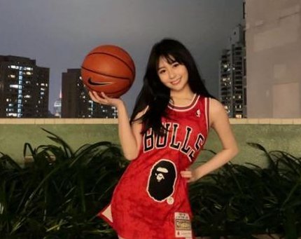 邱淑贞21岁女儿晒近照，如今她的生活状况怎么样？