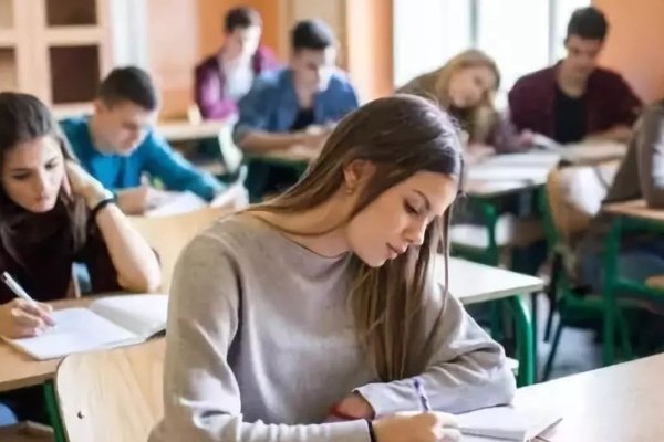 延迟开学的当代大学生是什么状态？