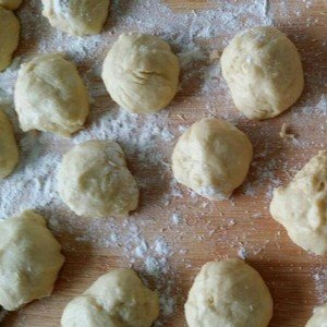 初学者用烤箱做面包的步骤?