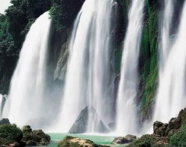 飞流直下三千 尺疑银河落九天是什么意思?