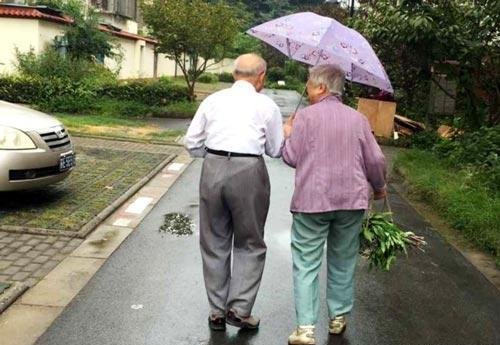 在妻子死后,为什么不少男人还会选择再娶一个?