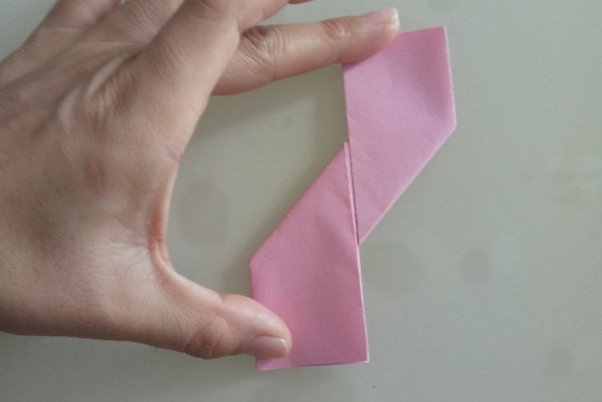 如何折飞镖的方法