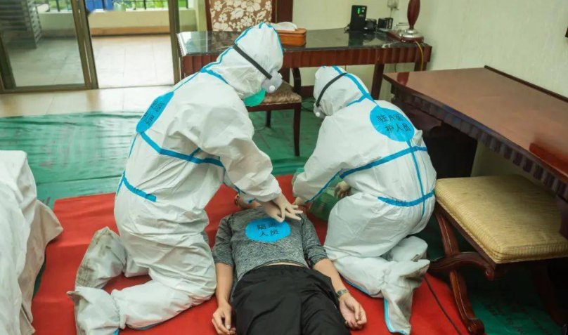 越南一家8口相继感染新冠后同日离世，当地的疫情有多严重？