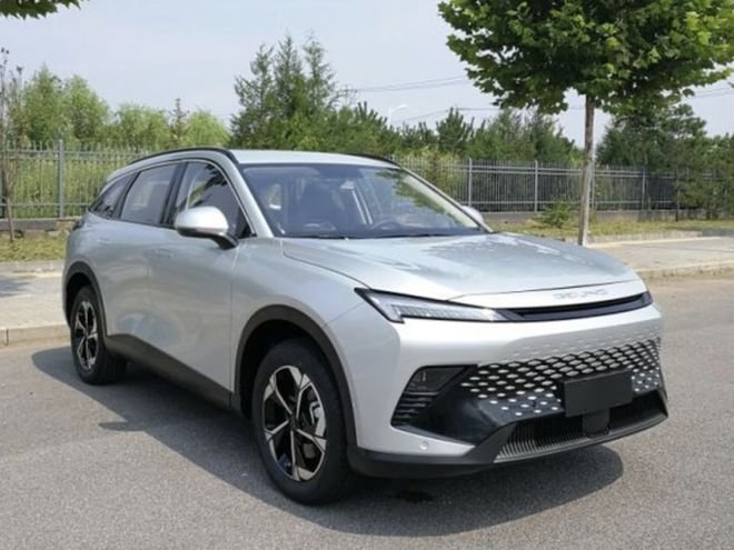 华为首款鸿蒙汽车正式发布，这款车有什么配置？