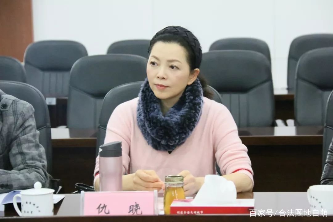 原湖南台一姐仇晓,曾提拔汪涵、艳压李湘谢娜,50+的她如今怎么样了?