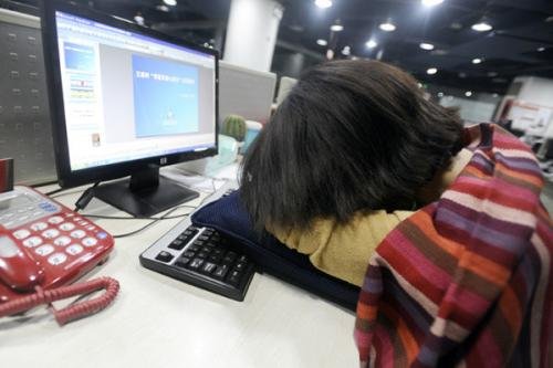 政协委员呼吁遏制超时加班，在这个加班是常态的时代这能实现吗？