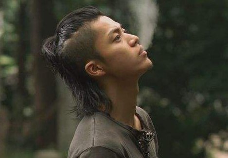 热血高校的男主角叫什么名字？