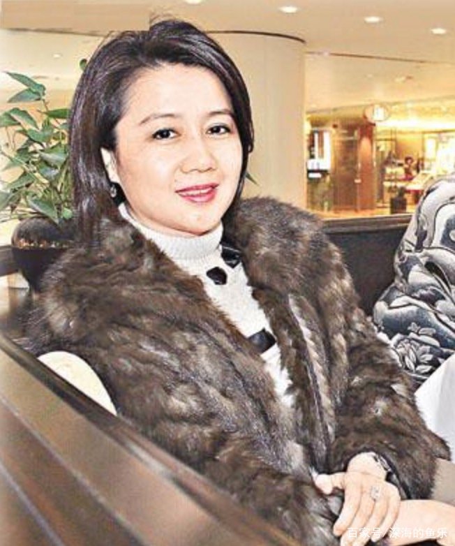 赌王把儿子放国外隐藏30年，明明是梁安琪亲生，为何让何超琼照顾？