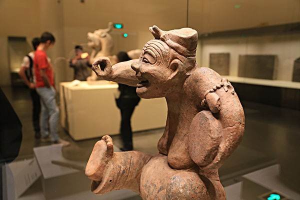 美术赏析 击鼓说唱俑