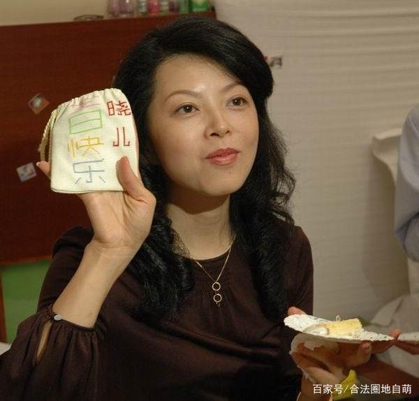 原湖南台一姐仇晓,曾提拔汪涵、艳压李湘谢娜,50+的她如今怎么样了?