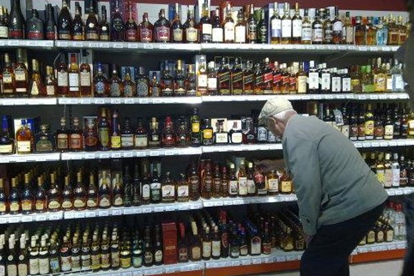 俄罗斯假酒中毒事件已致34人死亡，其余中毒人员是否已经脱离生命危险？